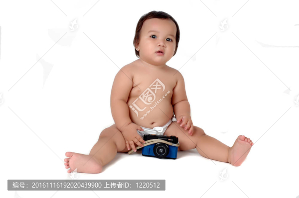 與永達(dá)坐了一個年輕的亞洲女孩