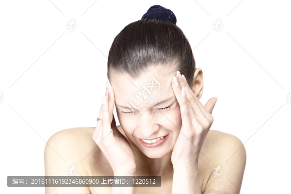 性感漂亮的年輕女人撫摸她的臉肖像