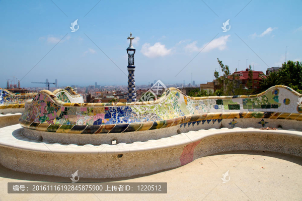 巴塞羅那-,5月27日：超現(xiàn)實(shí)的PARC古埃爾Antoni,Gaudi；一個(gè)巴塞羅那最熱門的旅游景點(diǎn)