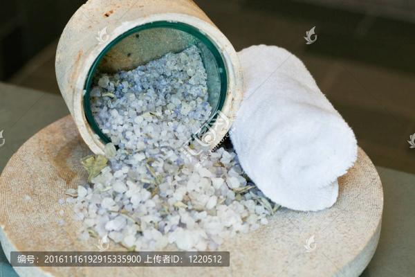 毛巾和沐浴鹽