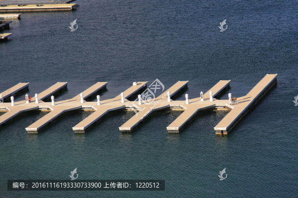 空蕩蕩的碼頭