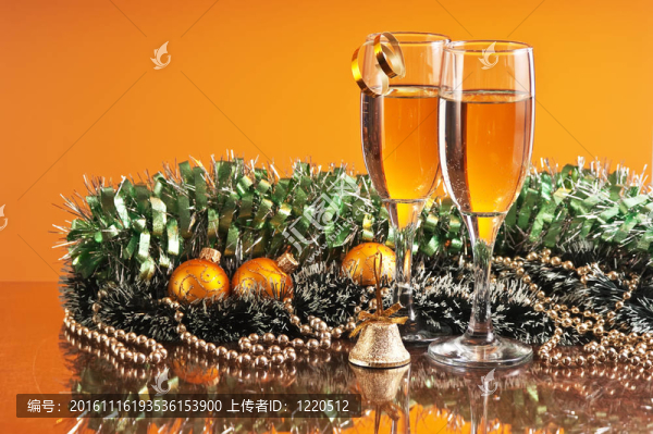 葡萄酒和圣誕裝飾眼鏡