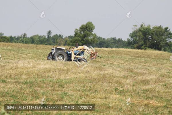 拖拉機(jī)在Field