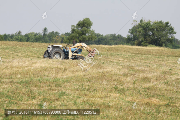 拖拉機(jī)在Field