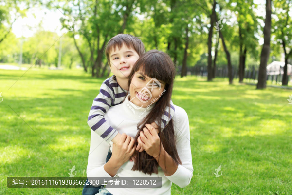 母親與她的兒子戶外