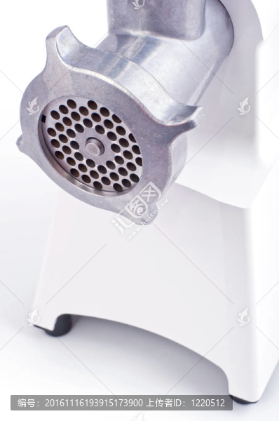 白色背景的現(xiàn)代電動(dòng)絞肉機(jī)