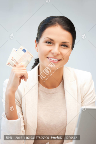 可愛的女人與歐元現(xiàn)金