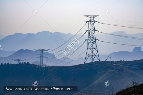 山區(qū)輸電電塔