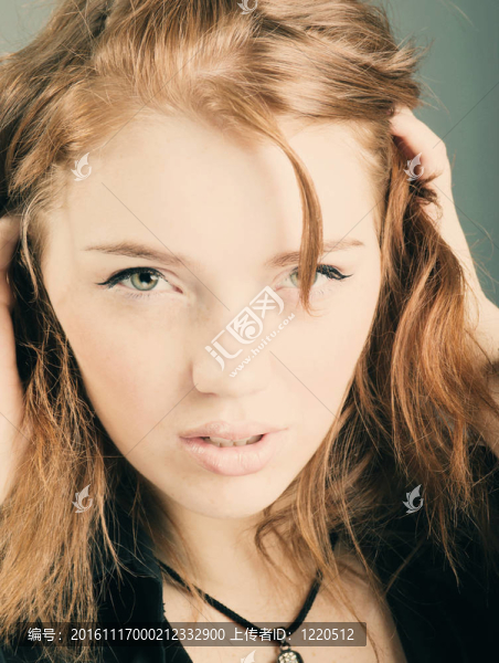 時尚發(fā)型紅頭發(fā)性感女人