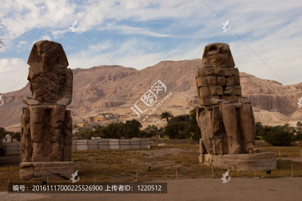 盧克索像偉大的Colossi