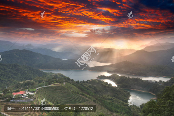 湖腰的日落；新臺(tái)北
