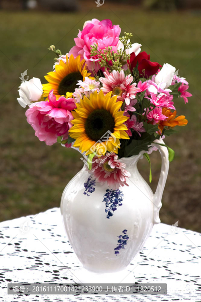 古董花瓶和Flowers
