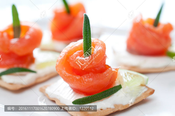 點(diǎn)心與腌熏三文魚和奶油奶酪