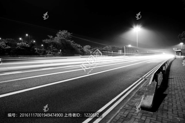現(xiàn)代城市交通中的黑白色調(diào)