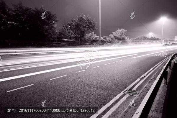 現(xiàn)代城市交通中的黑白色調(diào)
