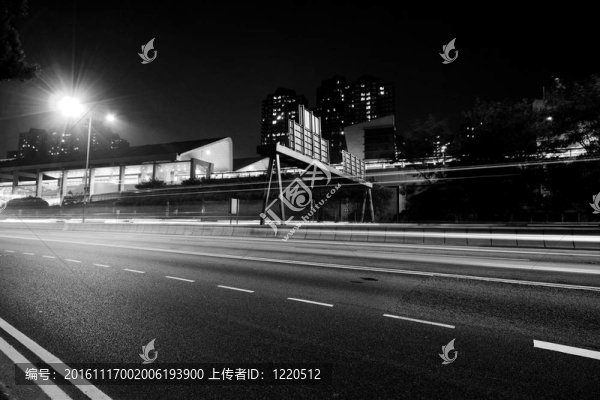 現(xiàn)代城市交通中的黑白色調(diào)