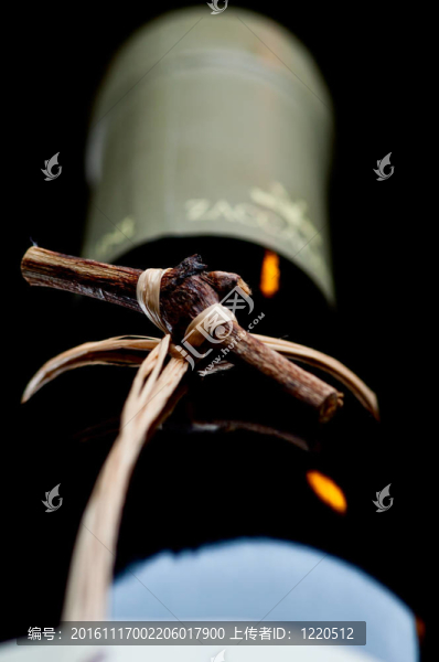酒瓶淺埋深場(chǎng)