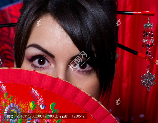 亞洲服裝中的女人