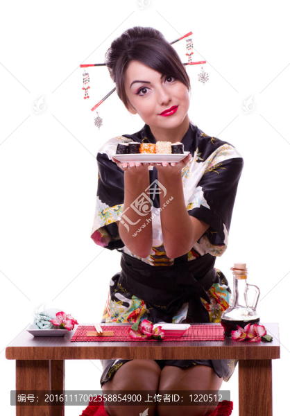 用筷子的女人和壽司卷