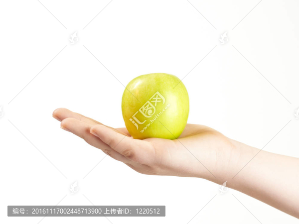 在手掌和孩子手里的蘋果