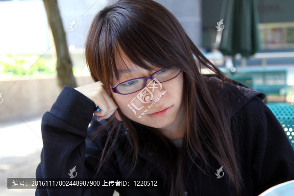 亞洲女孩的思考