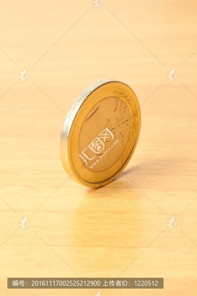 木材上的歐元硬幣