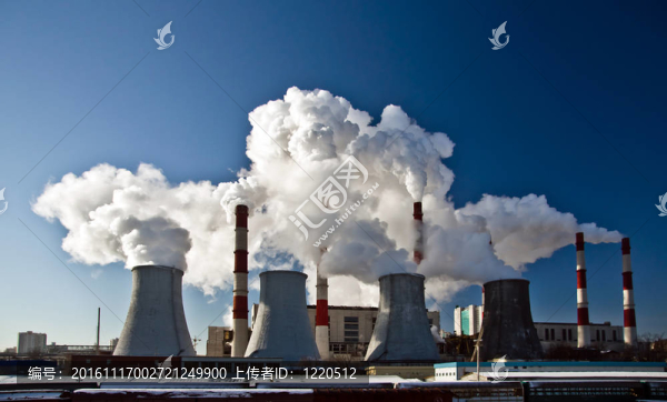 集中供熱發(fā)電廠。寒冷的冬天。