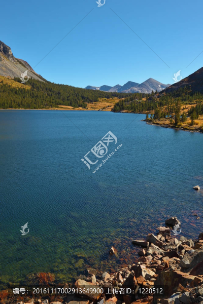 湖泰奧加山。