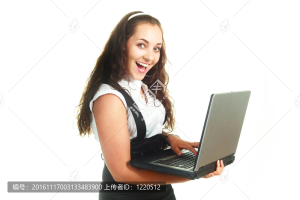 興奮的女孩拿著一臺(tái)筆記本電腦