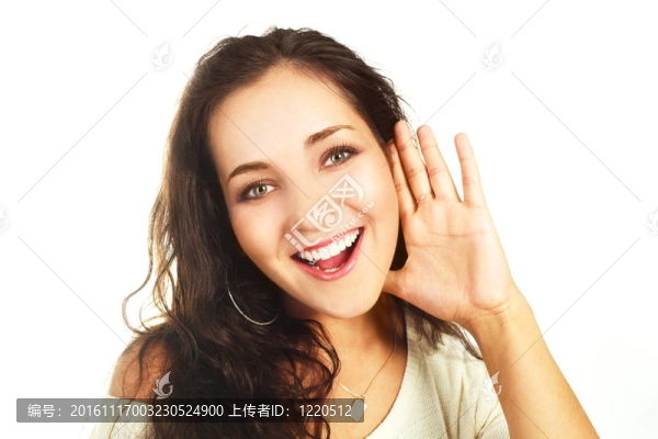 興奮的女孩在聽什么