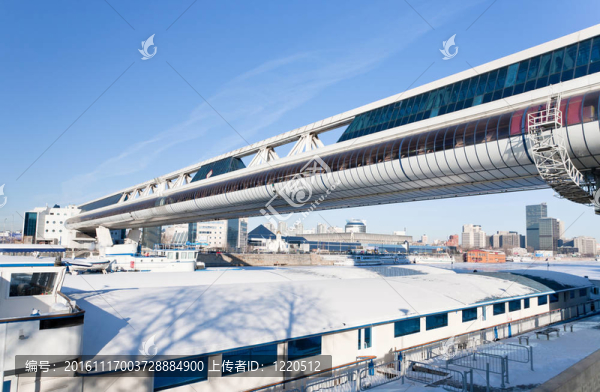 通過(guò)在莫斯科Moskva河大橋觀巴格拉季翁