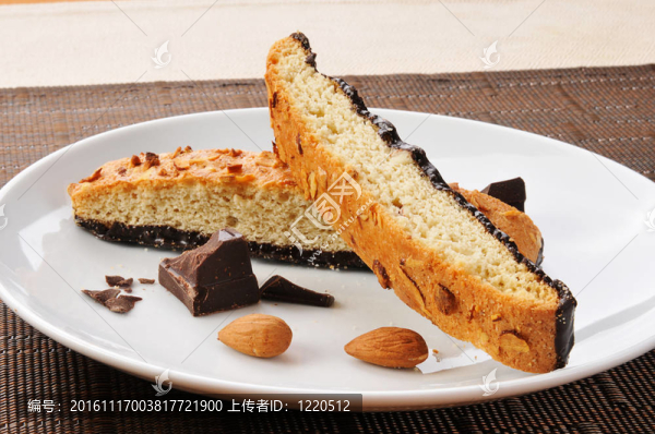 杏仁脆餅一盤