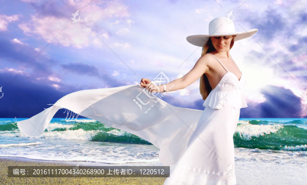 在陽(yáng)光明媚的熱帶海灘主要在白色的年輕漂亮的女人