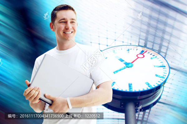 年輕快樂(lè)的人或?qū)W生筆記本電腦和手機(jī)的業(yè)務(wù)背景