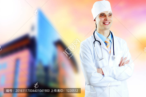 微笑的醫(yī)生在醫(yī)院背景的聽診器