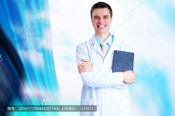 微笑的醫(yī)生在醫(yī)院背景的聽(tīng)診器