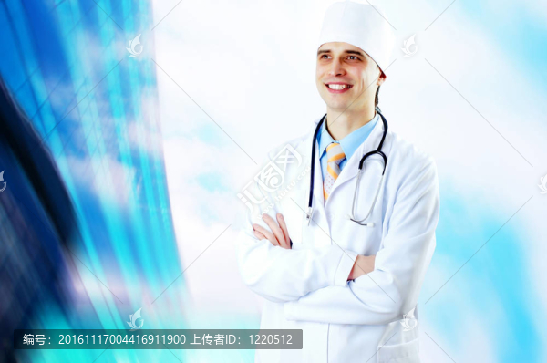 微笑的醫(yī)生在醫(yī)院背景的聽診器