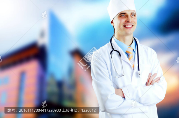 微笑的醫(yī)生在醫(yī)院背景的聽診器