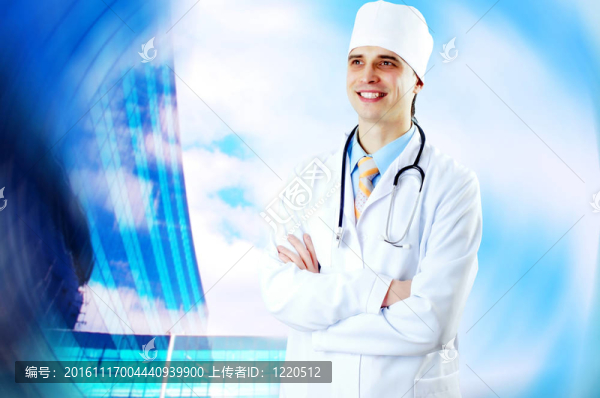 微笑的醫(yī)生在醫(yī)院背景的聽診器