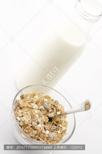 麥片和牛奶