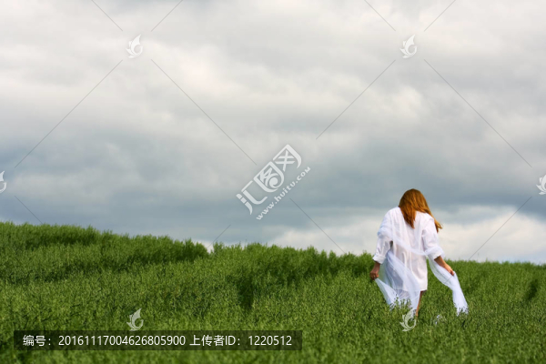 在一個領(lǐng)域里的孤獨的女人