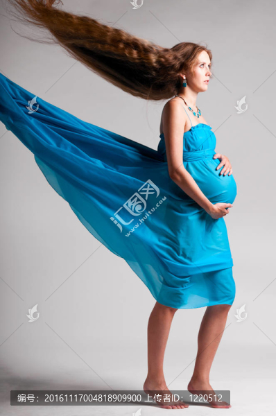 孕婦穿著飛行服