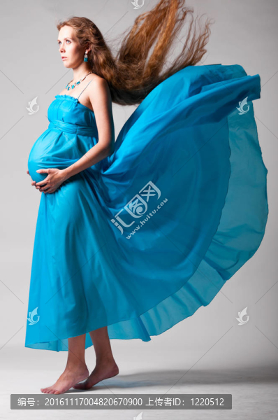 孕婦穿著飛行服