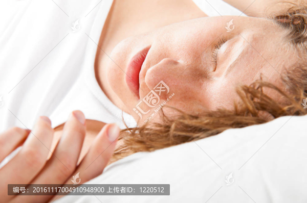 睡在床上