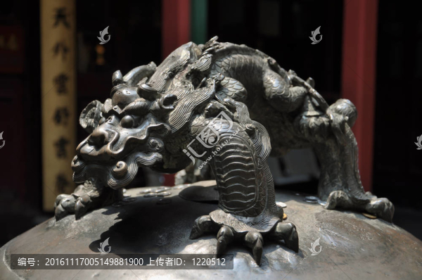 裝飾中國青銅寓言動(dòng)物鐘上
