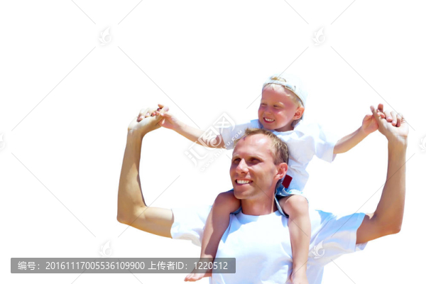 快樂的父親給他的兒子背著一個白色背景
