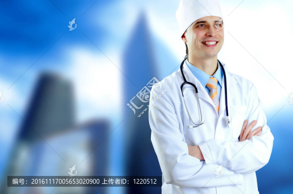 微笑的醫(yī)生在醫(yī)院背景的聽診器