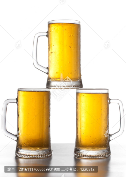 三杯啤酒