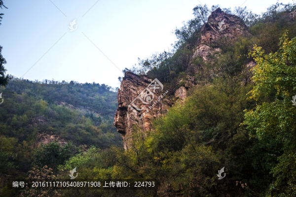 怪石嶙峋