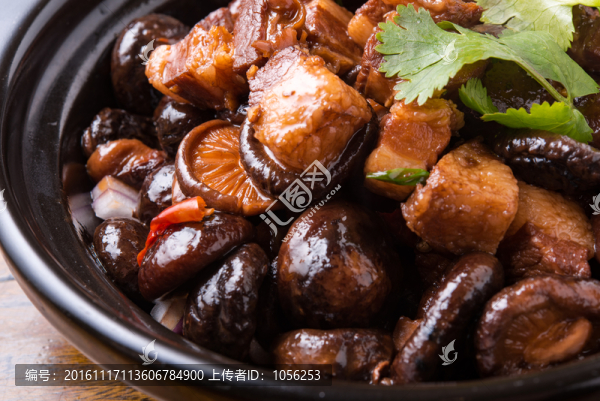 蘑菇燉肉